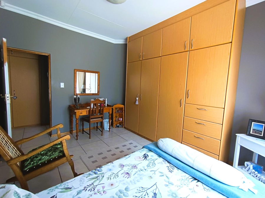 5 Bedroom Property for Sale in Langenhovenpark Free State